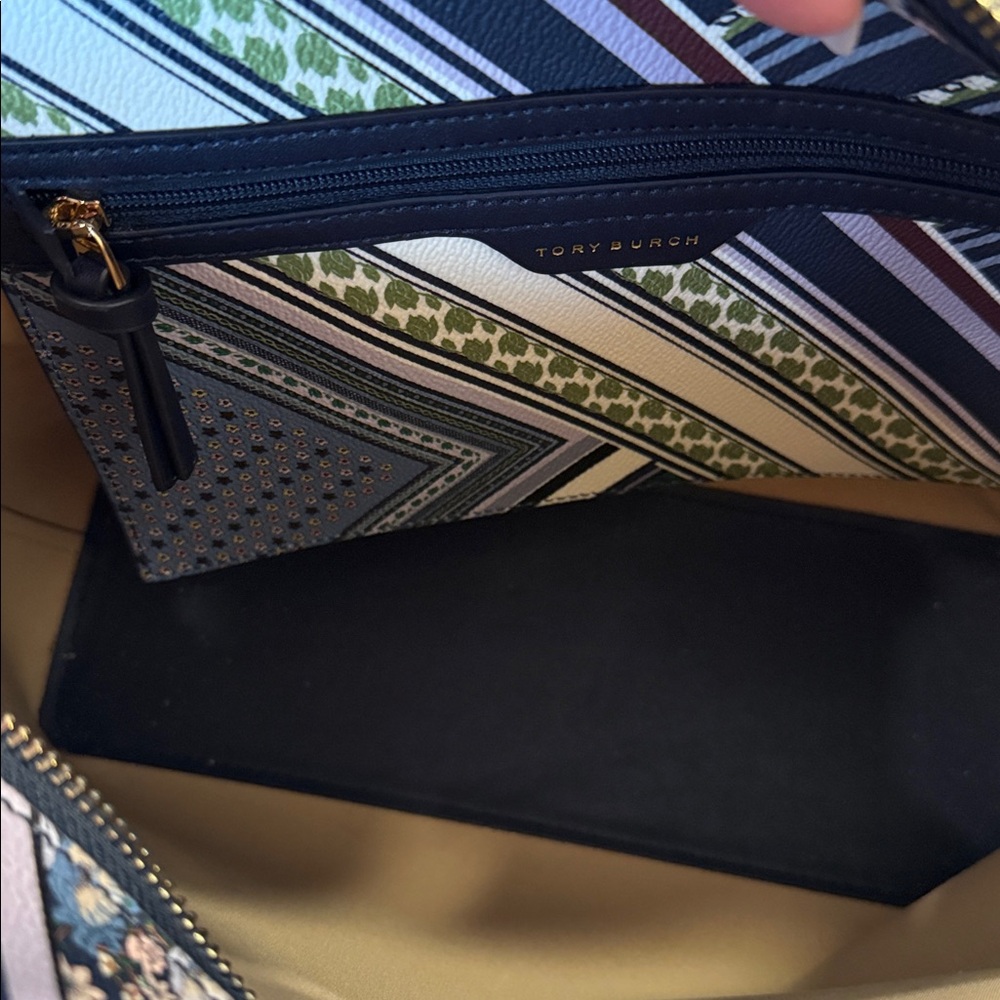 Tory Burch Kerrington Small Zip Tote - Picture 6 of 7
